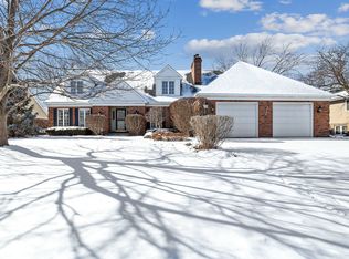 501 Meadow Wood Dr, Joliet, IL