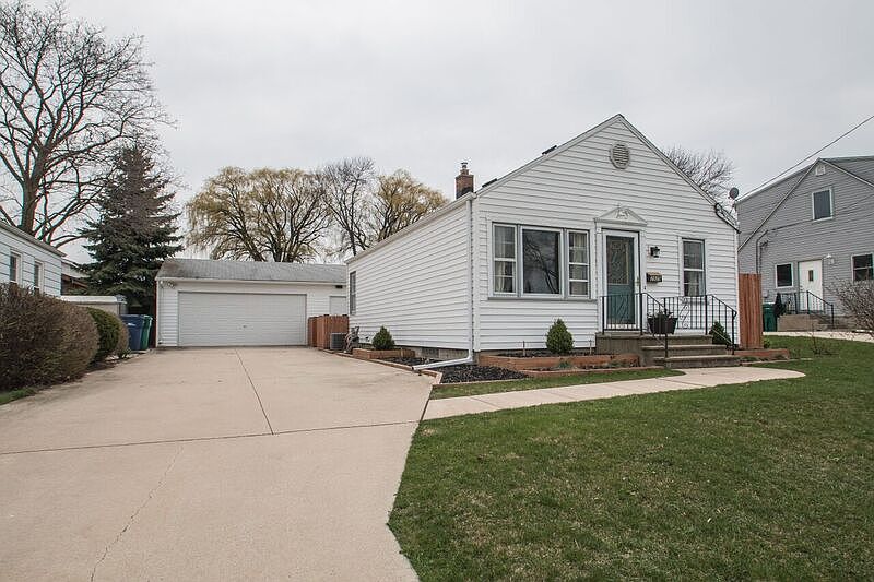 1st image of 2929 E Whittaker Ave