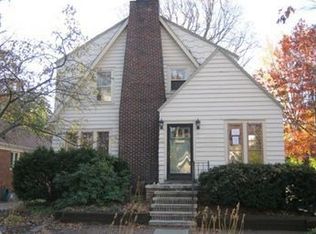 22 Wellesley Dr, Pleasant Ridge, MI 48069