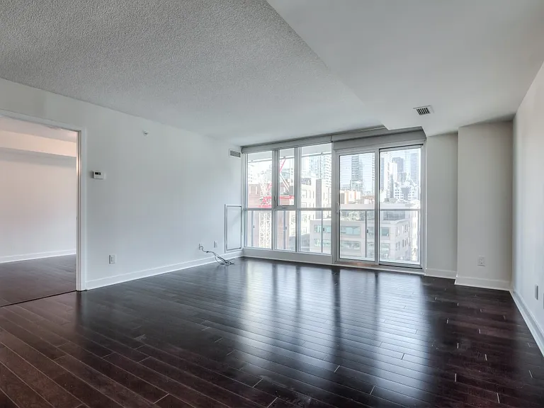295 Adelaide St W #514 — Photo 3