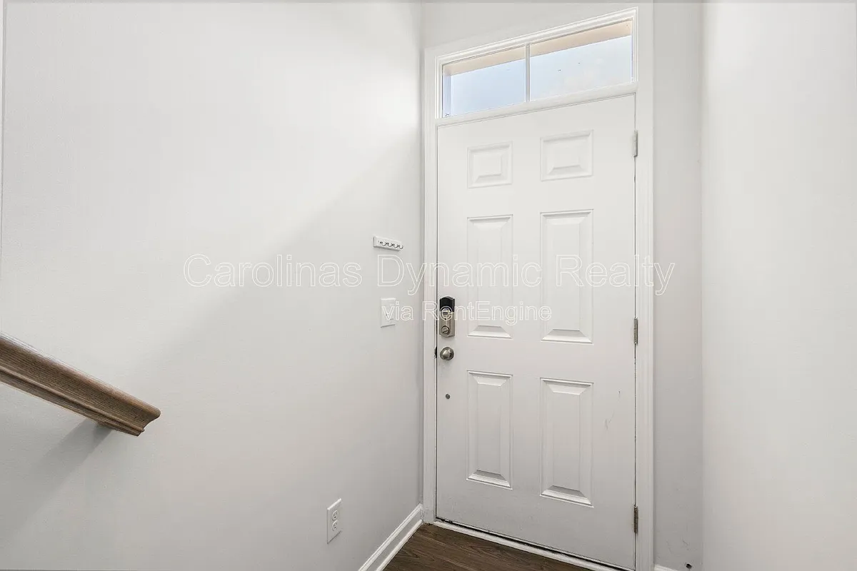 Building Photo - 6985 Waterstone Dr