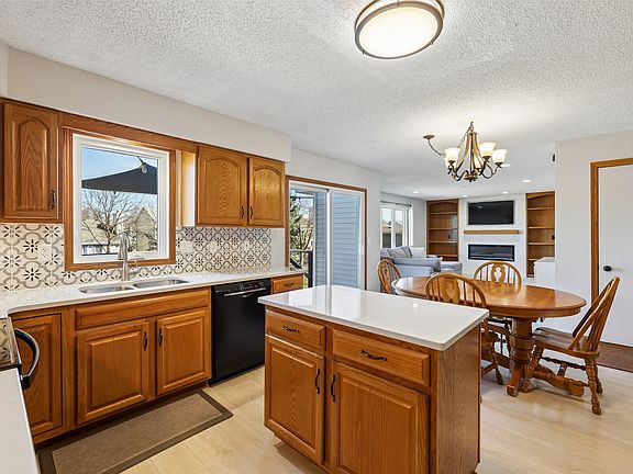 4th image of 5053 Raintree Dr