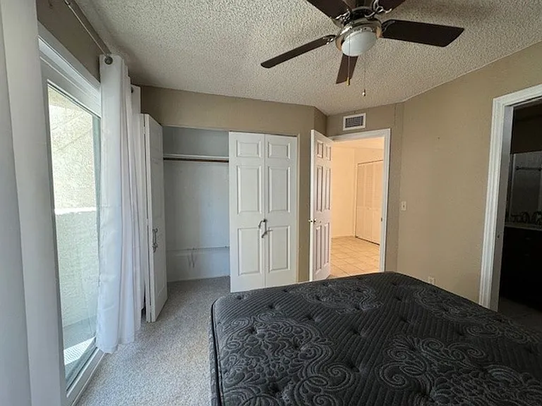 2022 Merrill Ln #10G — Photo 32