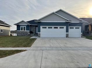 121 E Birchwood Dr, Brandon, SD 57005