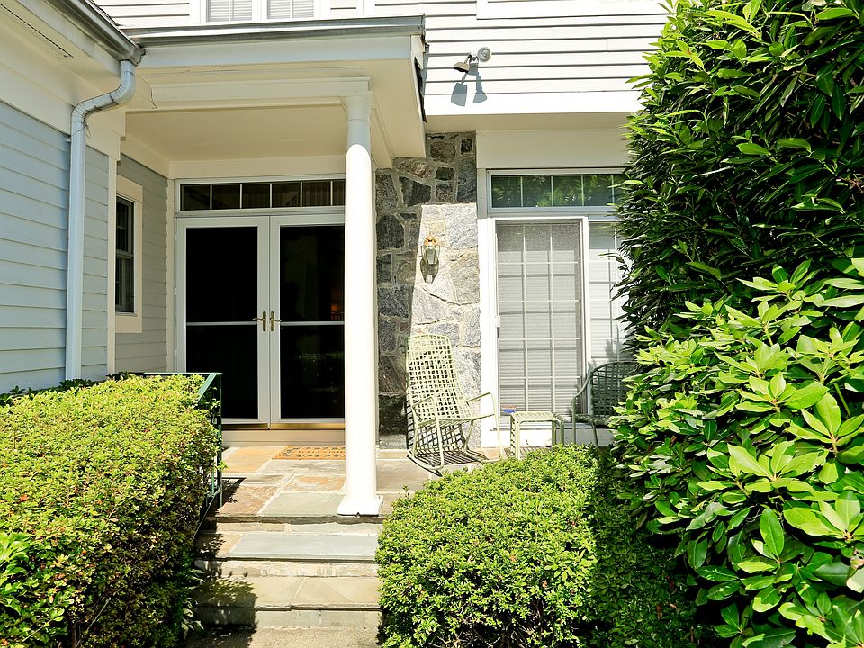 1st image of 18 Easthaven Ln #18