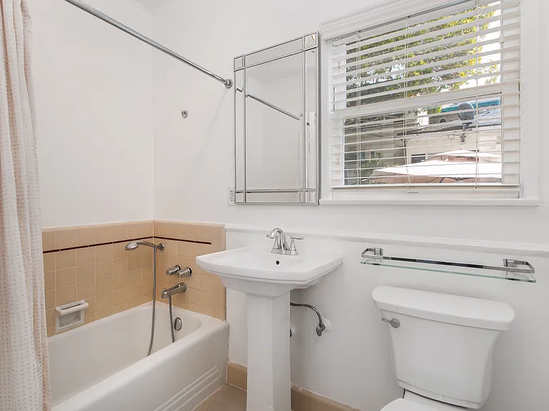 1726 N Vista St — Photo 22