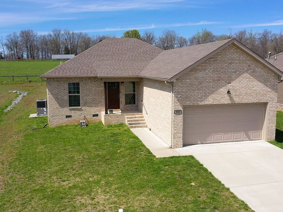 1st image of 300 Rose Ln