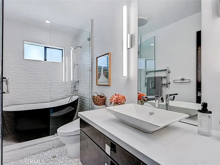 832 N Oceanbluff Ave — Photo 36