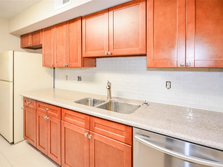 9262 Westwood Village Dr — Photo 12