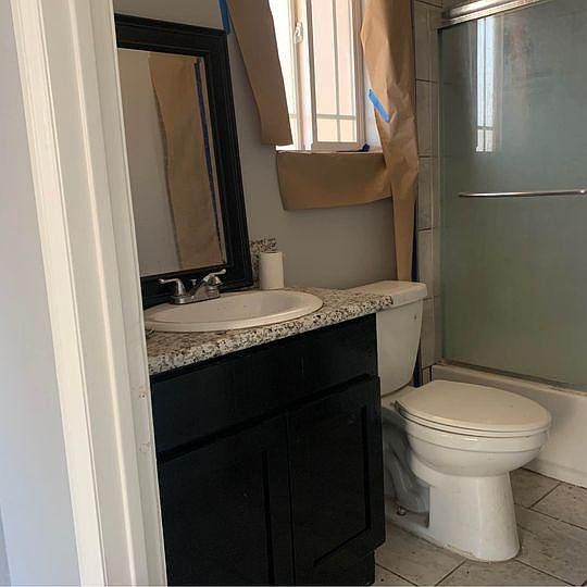 2nd image of 1050 S Westmoreland Ave APT 211