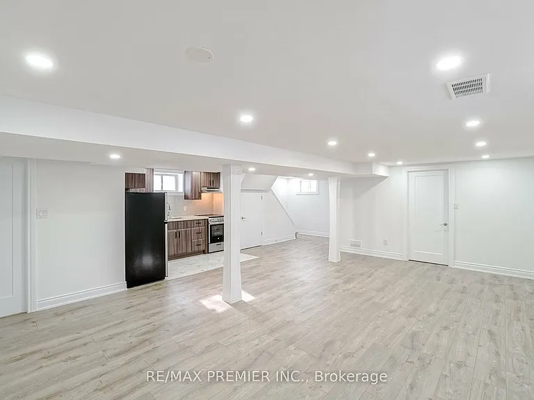 8 Marlborough Rd #BASEMENT — Photo 7