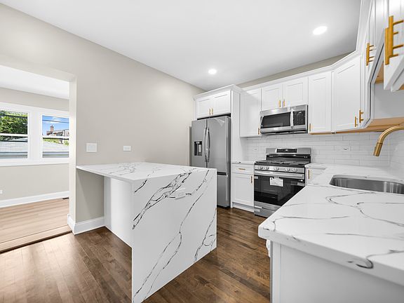 5th image of 3052 N Major Ave