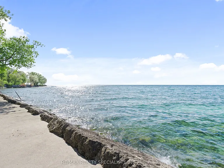 2697 Lake Shore Blvd W #25 — Photo 1