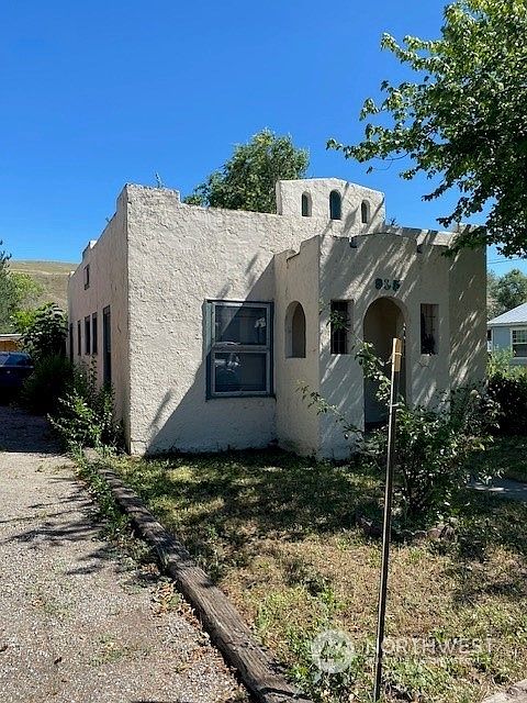 1st image of 935 1st Avenue S