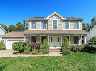 38407 Sheerwater Ln, Willoughby, OH 44094
