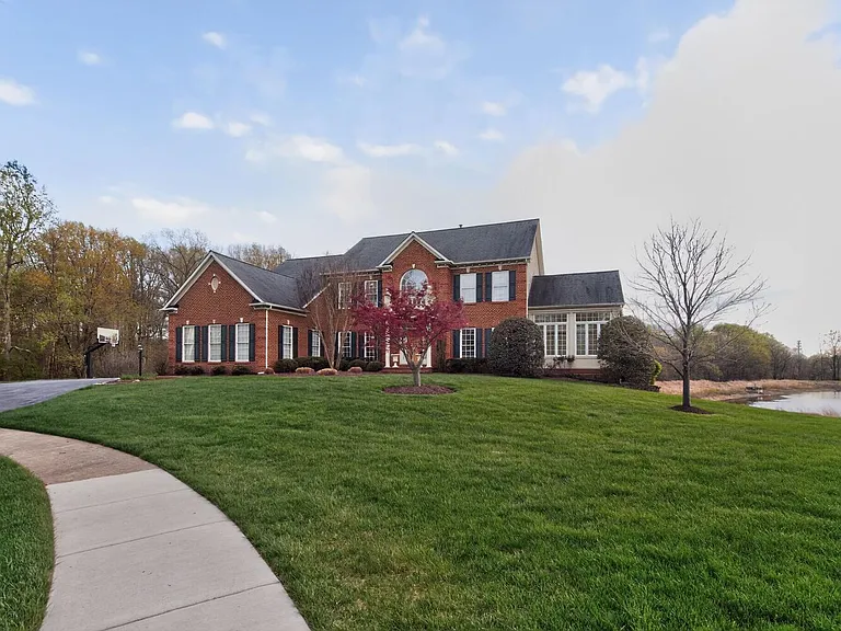 401 Hilton Head Ct — Photo 3