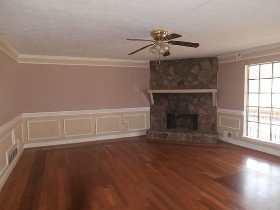 2nd image of 1501 Country Downs Dr