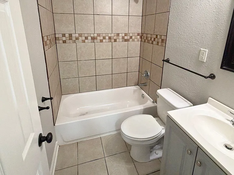 3587 Hallbrook St — Photo 8