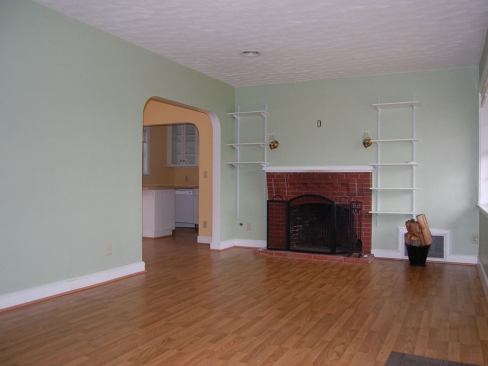 2nd image of 11 Picadilly St