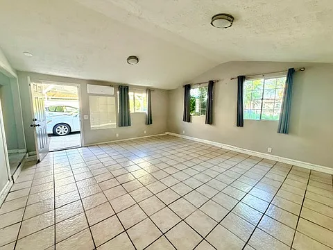 Studio, 600 sqft, $1,795 — Photo 4
