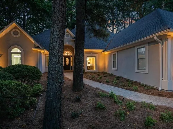 808 Muirfield Ct, Woodstock, GA 30189