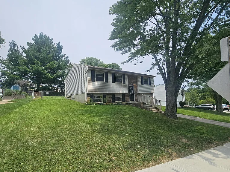 3977 Hunters Green Dr — Photo 1