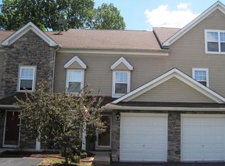 48 Lower Ridge View Cir UNIT B, East Stroudsburg, PA 18302