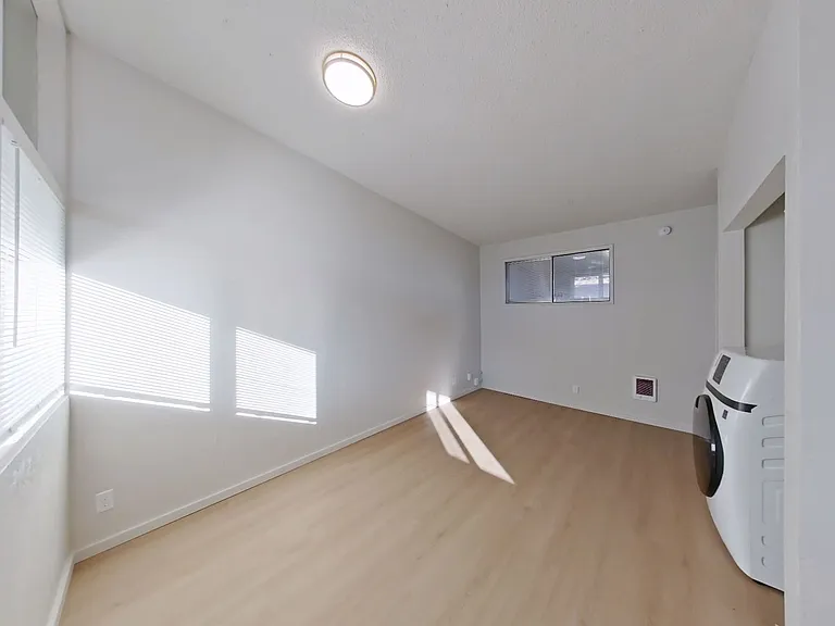 University Manor - Newly Renovated Units just a short walk from Campus! — Photo 88