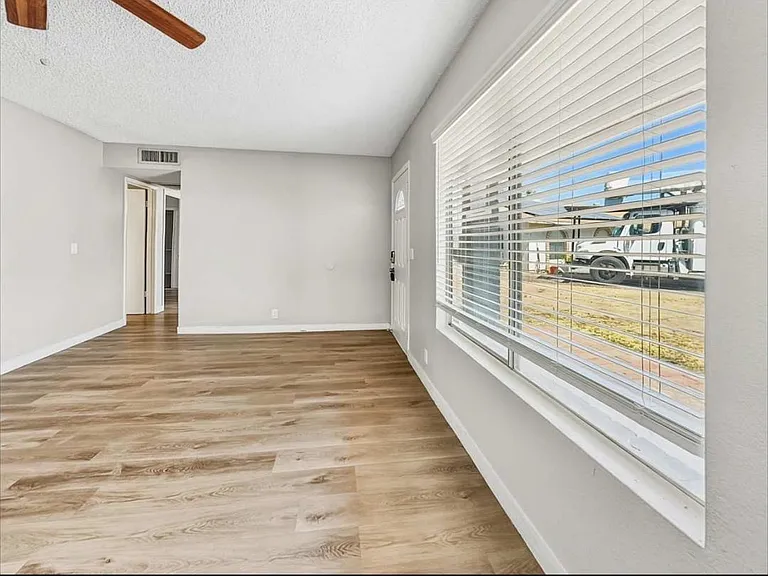 238 W Garfield Ave — Photo 8