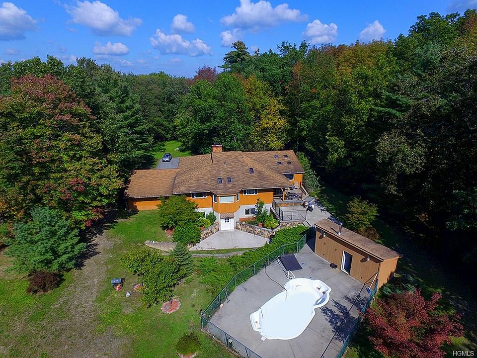1st image of 20 Dakota Dr