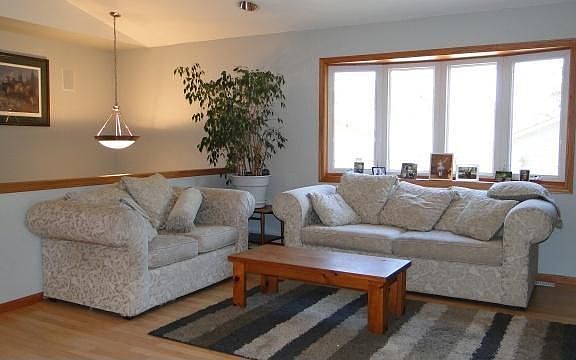 3rd image of 4214 Mountain Ln