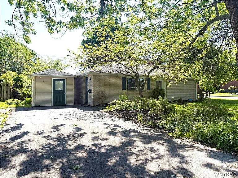 700 Park Ave — Photo 1
