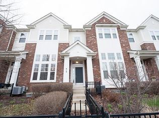 619 Grosvenor Ln, Aurora, IL 60504