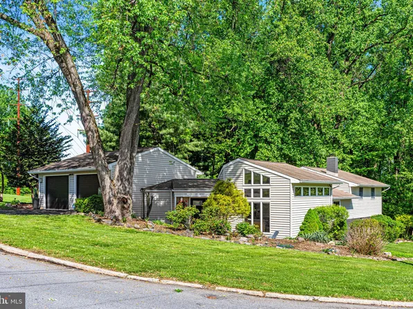 654 Waltonville Rd, Hummelstown, PA 17036