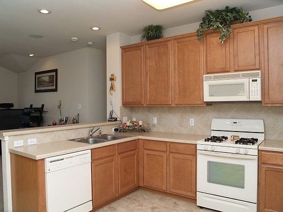 42 inch Wood Cabinets - Great Kitchen!