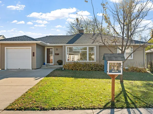 808 Stoughton Ave, Chaska, MN 55318