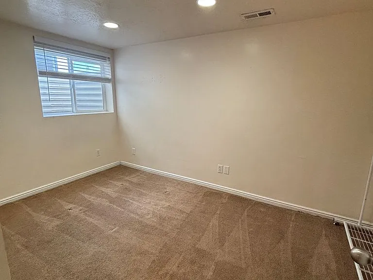 303 N 100 W #B — Photo 16
