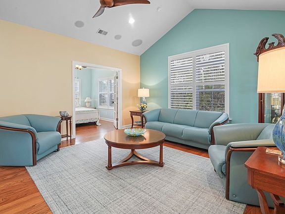 4th image of 352 Arlington Circle #352