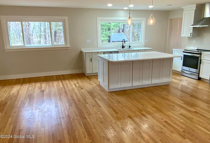3rd image of 3555 E Lydius Street