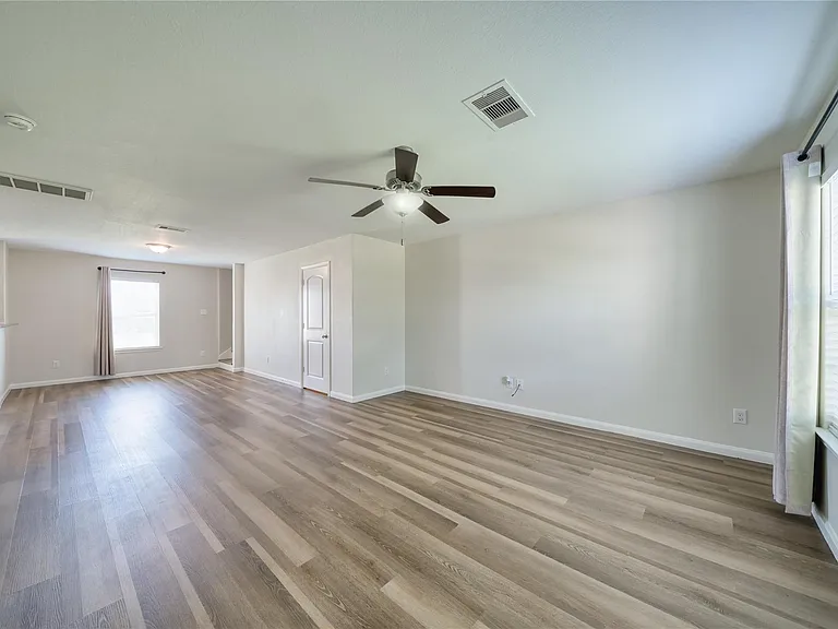 5735 Rainbow Rd — Photo 4