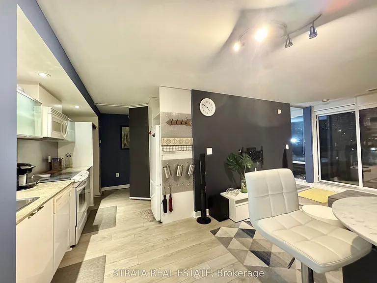 4K Spadina Ave #206 — Photo 5