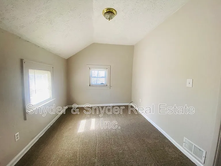 748 Merton Ave — Photo 16