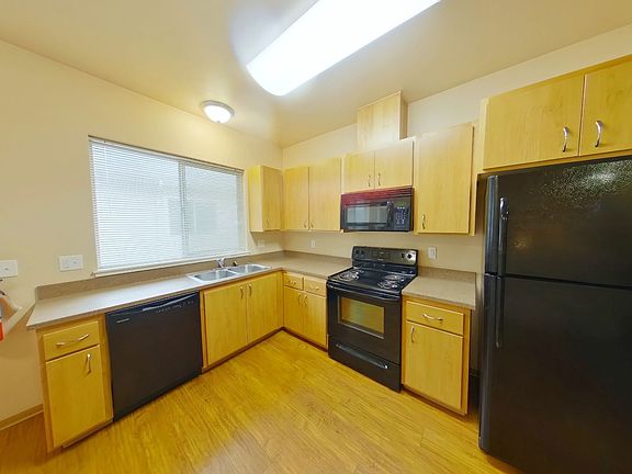 2nd image of 1155 Mill St #1157-3