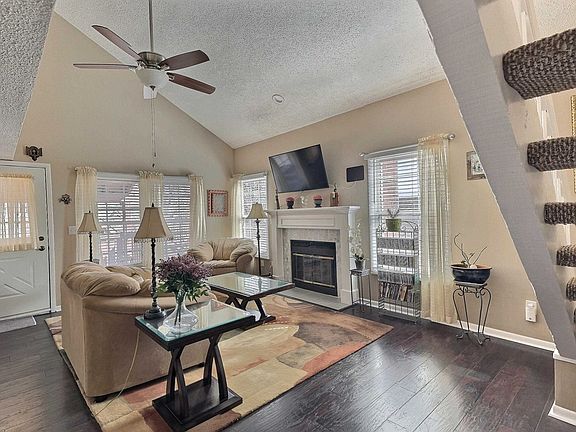 5th image of 1450 S Webb Rd APT 123