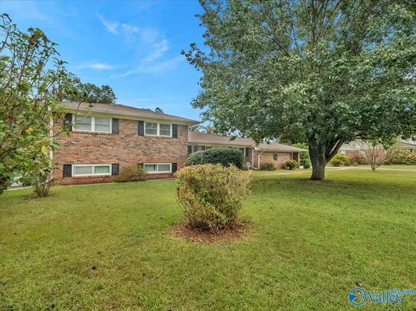 216 Canadian Dr, Scottsboro, AL 35769