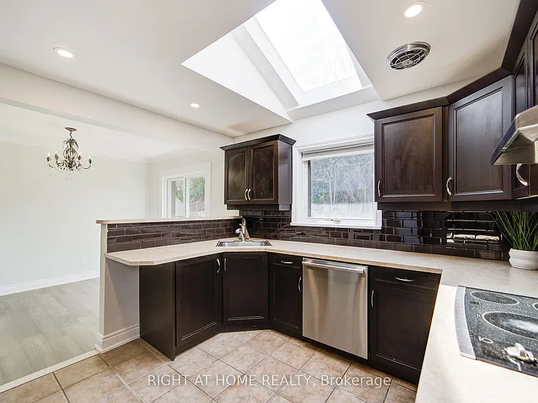 326 Jaybell Grv — Photo 9
