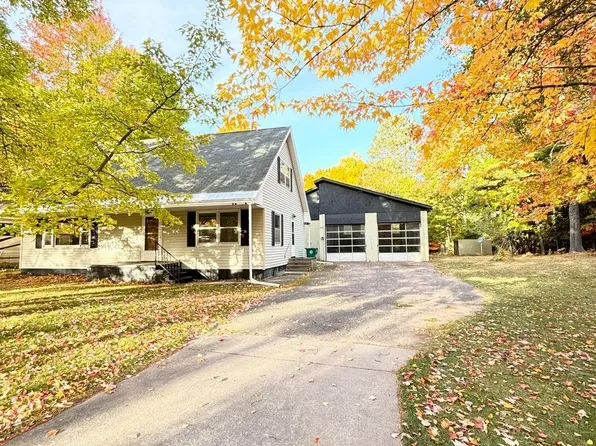 1719 Woodland Ave, Marquette, MI 49855