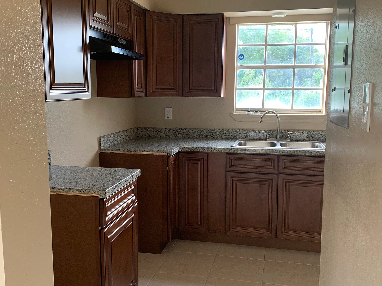 3 bed, 2.5 bath, 1520 sqft, $1,475 — Photo 4
