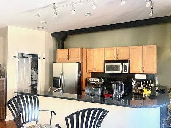 5th image of 122 W Broughton St #303