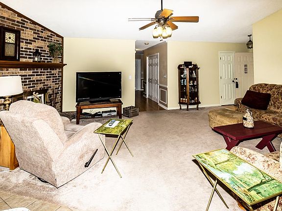 4th image of 2175 Essex Ln